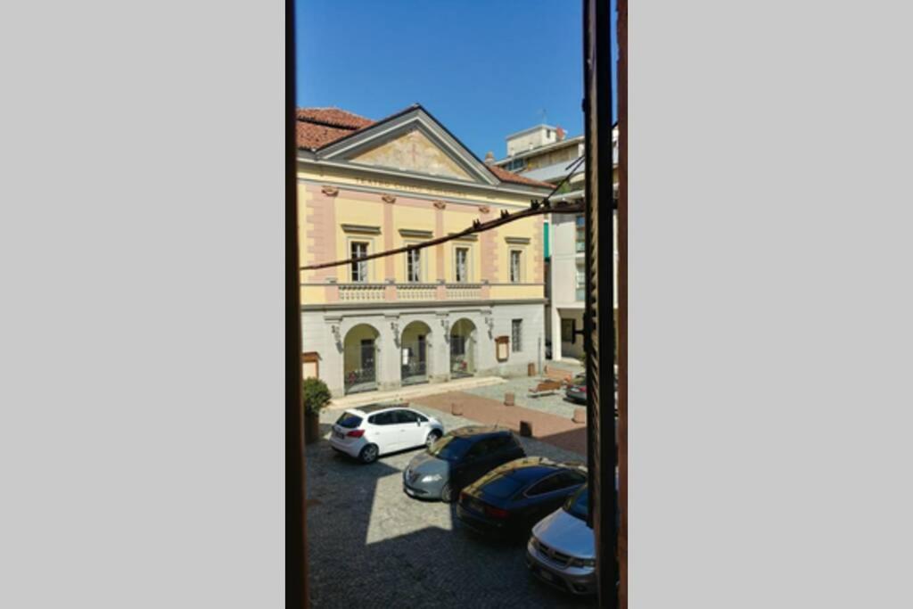 Dolce Eporedia Intero Alloggio Nel Centro Storico Ivrea Zewnętrze zdjęcie